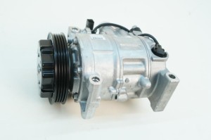 NOWA ORYGINALNA CZĘŚĆ AUDI TRADITION 4B0260805J