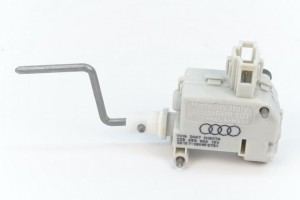 NOWA ORYGINALNA CZĘŚĆ AUDI TRADITION 4B9862153