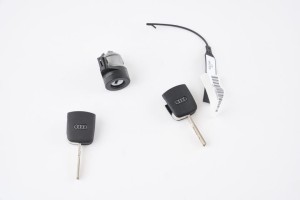 NOWA ORYGINALNA CZĘŚĆ AUDI TRADITION 8E0905855D