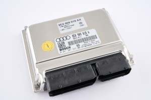 NOWA ORYGINALNA CZĘŚĆ AUDI TRADITION 8E0909018AX
