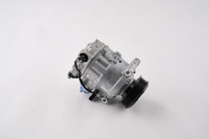 NOWA ORYGINALNA CZĘŚĆ AUDI TRADITION 8E0260805CD