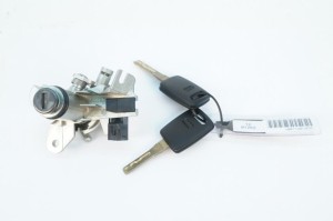NOWA ORYGINALNA CZĘŚĆ AUDI TRADITION 8E0827573D