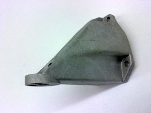 ŁAPA PODPORA SKRZYNI BIEGÓW LEWA AUDI A4 B5 6CYL