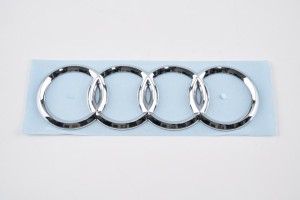 Znaczek AUDI chromowy