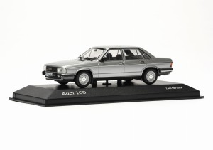 MODEL Audi 100 C2 silver  SREBRNY 1:43 MINICHAMPS