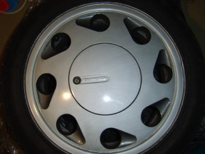 ŚRUBA DEKIELKA KOŁPAKA FELGI VW SILVERSTONE